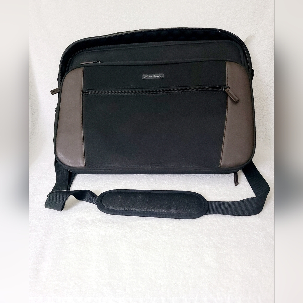 Eddie Bauer Black Nylon Laptop Messenger Bag Pockets Adjustabable Shoulder Strap